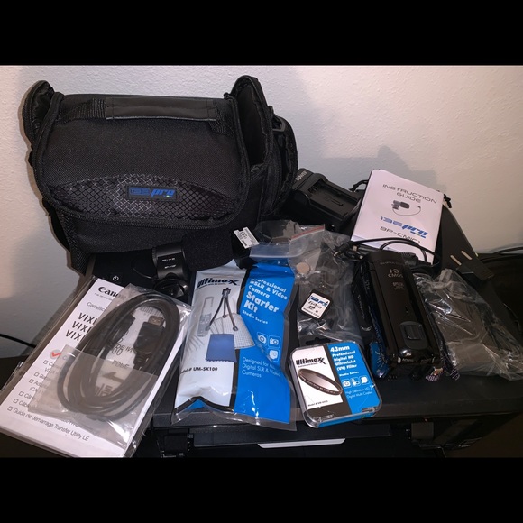 Canon Vixia HF R700 - Picture 2 of 3